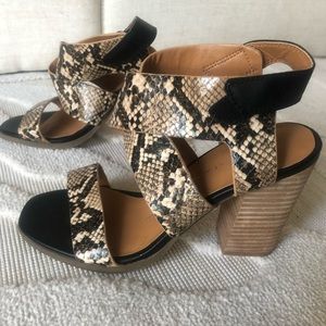 Snake skin heels size 6 NEW